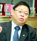 L&#39;ancien ministre <b>Sylvio Tang</b> se rappelle bien son ancien recteur. - 3451e775cacfb05d1a7cb5811b2991ce