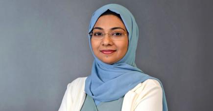 Fakira Nabiilah est une méta-coach certifiée spécialisée en santé mentale. Elle aide ses clients à définir leurs objectifs en agissant comme un catalyseur  de changement.