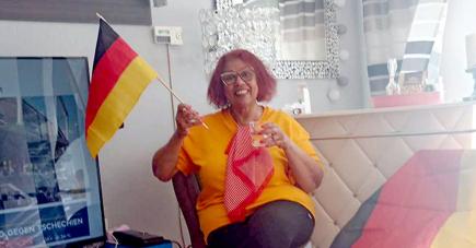 «Il y a beaucoup de fans de foot qui viennent de plusieurs pays et qui affichent fièrement leurs couleurs», raconte Michèle Brien, notre compatriote installée en Allemagne qui s’organise des petits moments autour des matchs de foot. 