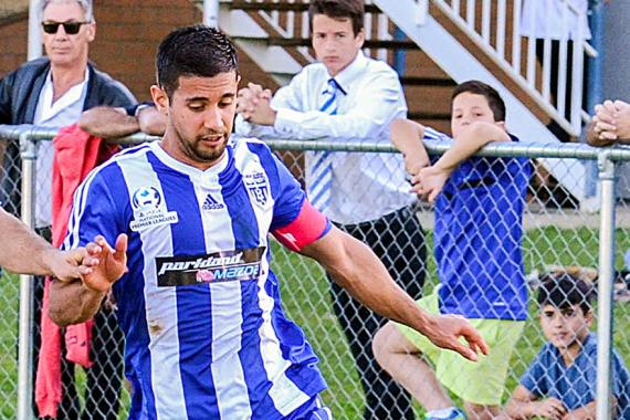 Il a été élu meilleur footballeur de la saison.