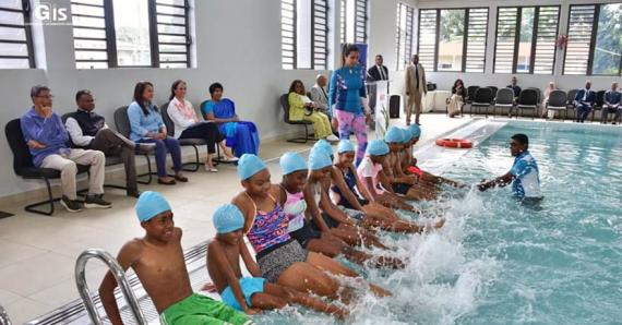 En plus de la matière Natation Scolaire, les enfants ont droit à des cours de natation.