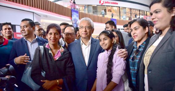  Le Premier ministre a assisté au lancement  ce samedi au Tribeca Mall.