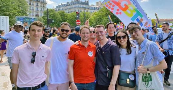 «J’essaye de me dire que je suis utile par la parole.  C’est en prenant la parole qu’on ouvrira les esprits»,  nous confie notre compatriote Bradley Chan Tsun Ching (2e à partir de la gauche).