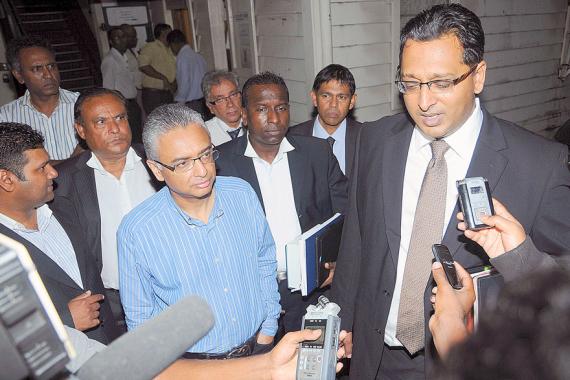 Ravi Yerrigadoo, Pravind Jugnauth et Roshi Badhain étaient  à une réunion nocturne le 16 février. 