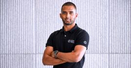 Yassin Takun, physiothérapeute au Côte-D’Or Sport Complex, se distingue par son engagement et son expertise particulière dans les conditions orthopédiques et sportives.