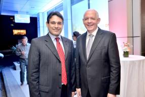Ravneet Chowdhury, Chief Executive Officer de Bank One, aux côtés du nouveau Chairman, David Proctor.