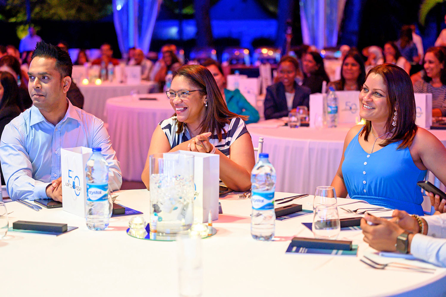 Une soirée placée sous le thème du savoir, du sens et d’une élégante touche de bleu.